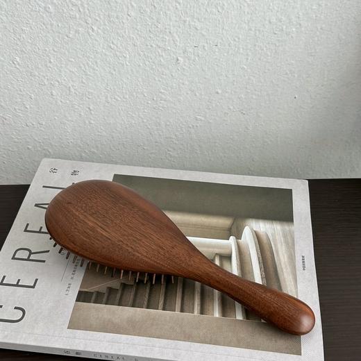 35-1 初心正品 原生胡桃木 气囊梳 专业梳子 胡桃木手柄 胡桃木梳齿。  商品图7