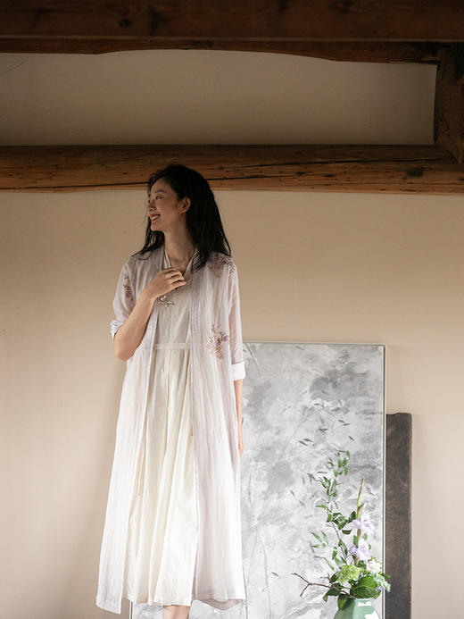 牧衣游原创 匹绣棉麻长风衣女新款炒色轻薄飘逸文艺系带外套 鸿鹄 商品图3