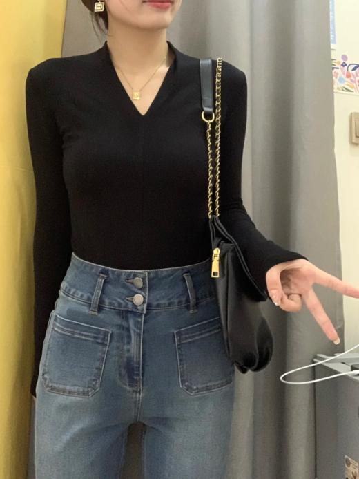 百搭黑色V领上衣 商品图4