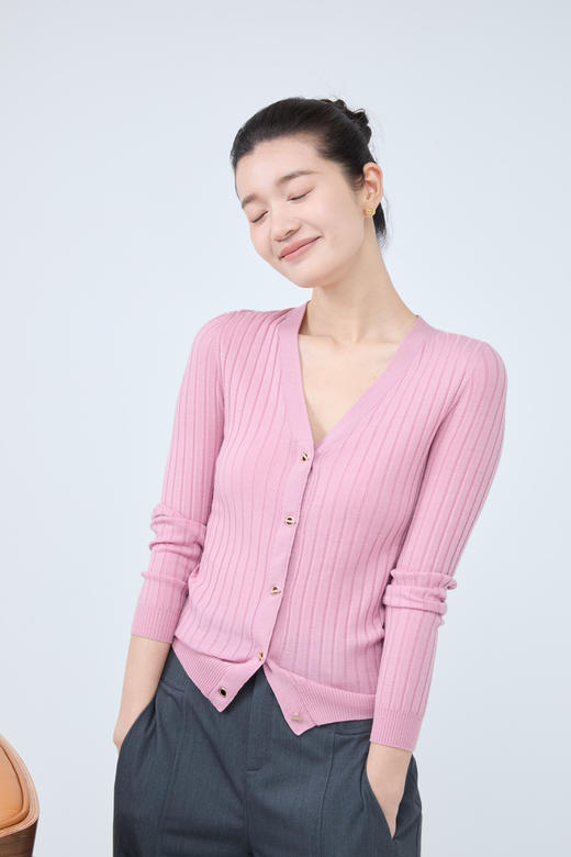 【必入单品】噢蜜ooomeooo可机洗羊毛🦙气眼扣v领开衫 商品图1