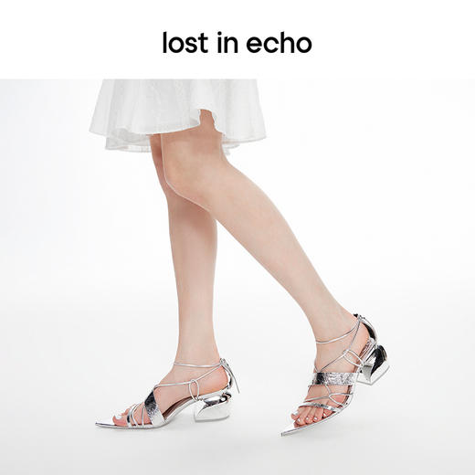 lost in echo2024春季新款设计师品牌尖头不规则交叉细带粗跟凉鞋 商品图3
