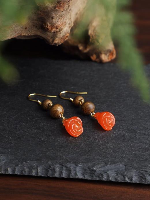 南红玉兰花奇楠耳环 商品图3