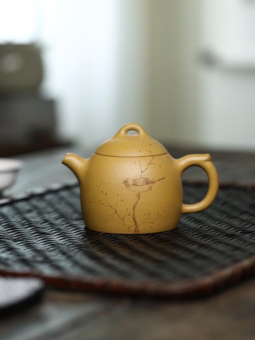 【青山特惠】宜兴原矿精品手工 段泥刻绘秦权紫砂壶 200cc 商品图0