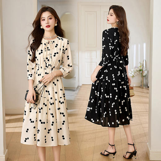 WZNHWL97399 2024年春季上新气质时尚优雅系带圆领舒适透气修身显瘦百搭连衣裙 商品图3