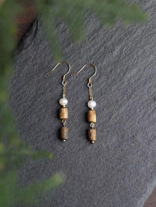 珍珠桶珠奇楠耳环 商品图0