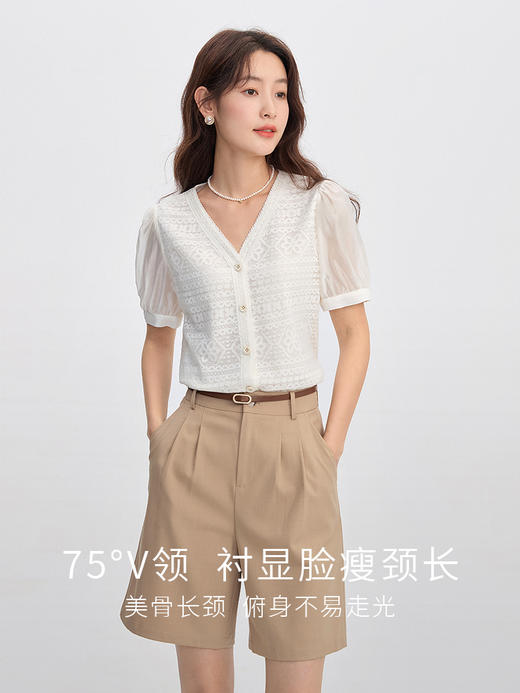 【专属特价】熙世界法式V领蕾丝衬衫女短袖24年夏款镂空白色小衫泡泡袖上衣 商品图1