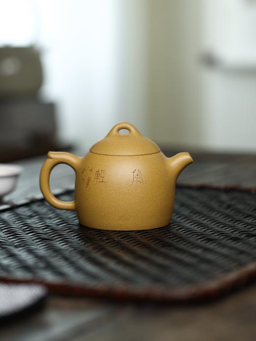 【青山特惠】宜兴原矿精品手工 段泥刻绘秦权紫砂壶 200cc 商品图2