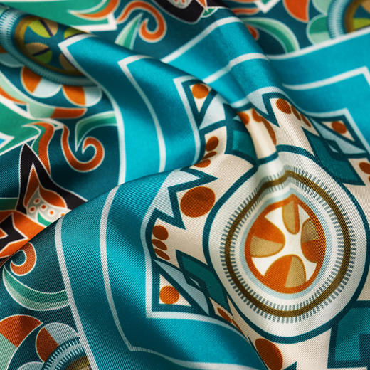 深山集市桑蚕丝车边纹样印花方巾90cm*90cm 商品图4