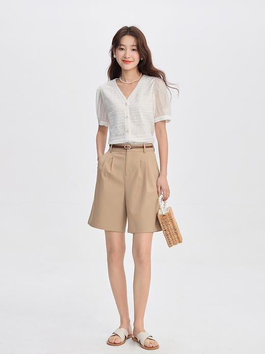 【专属特价】熙世界法式V领蕾丝衬衫女短袖24年夏款镂空白色小衫泡泡袖上衣 商品图4