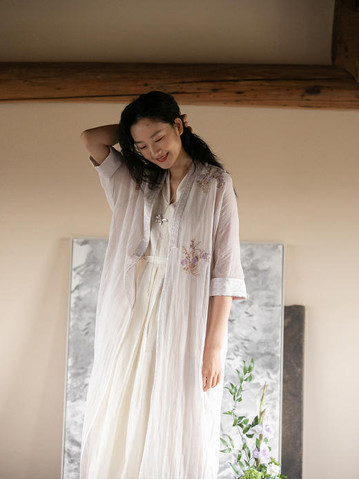 牧衣游原创 匹绣棉麻长风衣女新款炒色轻薄飘逸文艺系带外套 鸿鹄 商品图1