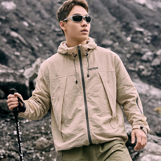OMG运动 户外防风防泼水登山外套男春秋季轻量化夹克连帽透气高领 商品图3