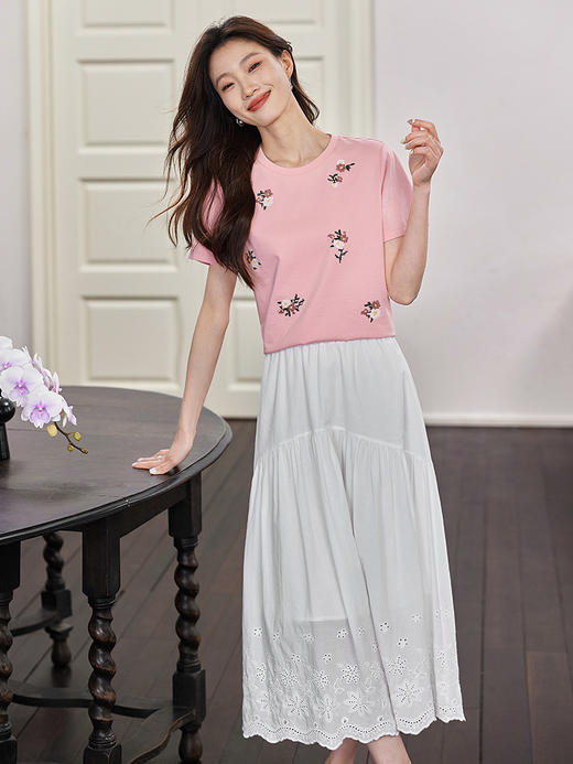 【专属特价】熙世界索罗娜凉感T恤女短袖2025夏新款刺绣花卉设计感圆领上衣 商品图0