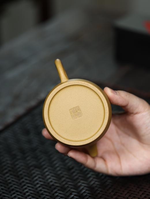 【青山特惠】宜兴原矿精品手工 段泥刻绘秦权紫砂壶 200cc 商品图8