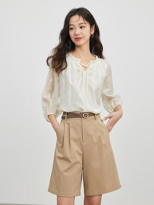 【年终特卖】熙世界七分灯笼袖天丝衬衫2025秋夏新款刺绣木耳边别致绝美小衫 商品图4