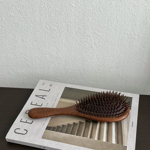 35-1 初心正品 原生胡桃木 气囊梳 专业梳子 胡桃木手柄 胡桃木梳齿。  商品图3