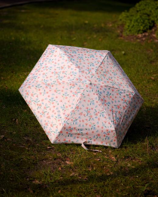 ♦️【法式高级感碎花晴雨伞】💜1、烤漆钢材质伞骨，⁫更抗风，️🍂晴天遮阳UPF大于50+，️40℃晒不黑！✅雨天防水 2、三折伞｜五折伞｜🌟自动伞，8个花色可选 商品图4