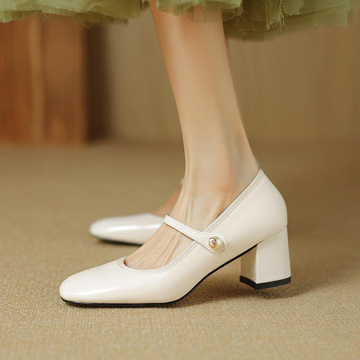 【预售5天】春夏新款单鞋女一字扣带法式复古牛皮拼接粗跟女鞋DYJ&CM7804 商品图5