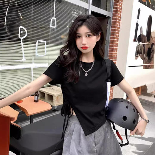 春夏季【设计感正肩短袖T恤】大码女装黑色胖mm遮肉显瘦 不规则短款辣妹上衣 商品图1