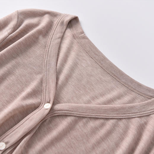 2024年秋款天丝开衫小众V领外套上衣女宽松百搭 商品图3