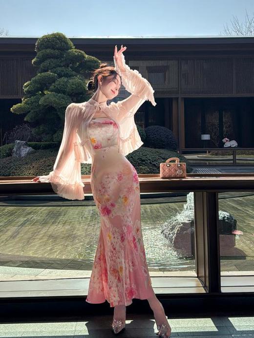 余潇潇【国色天姿】国风优雅桑蚕丝外搭&真丝弹力缎印花鱼尾吊带裙 商品图5