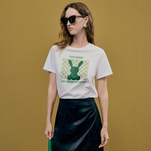 EITIET爱特爱夏季新款时尚百搭打底舒适圆领印花T恤女7402104 商品图3