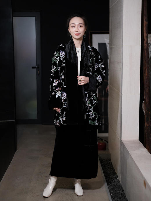 暂不上架限量款 | 真丝加密缎亮片串珠围巾式外套 商品图8