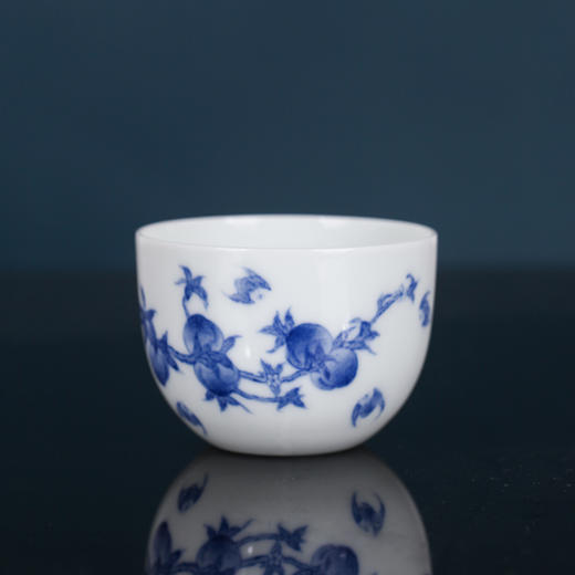 青花五福九桃大罗汉杯 商品图3