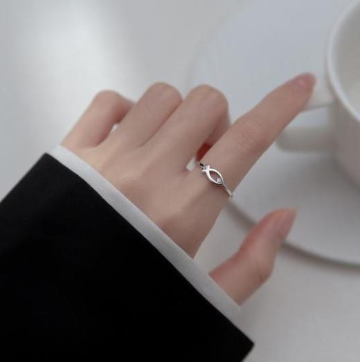 S925银单钻镂空小鱼戒指开口可调节 商品图2