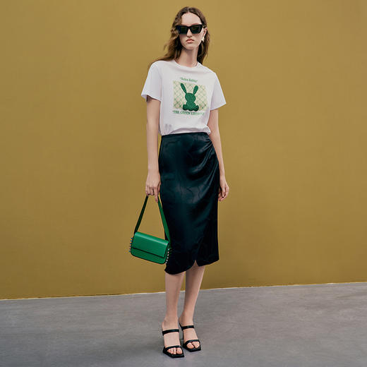 EITIET爱特爱夏季新款时尚百搭打底舒适圆领印花T恤女7402104 商品图4