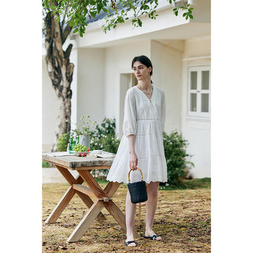 【周四精选福利】HeyDress法式镂空花纹刺绣连衣裙女夏季宽松蕾丝拼接海边度假裙子 商品图2