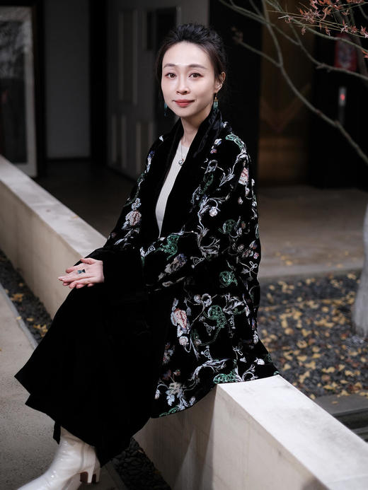 暂不上架限量款 | 真丝加密缎亮片串珠围巾式外套 商品图5