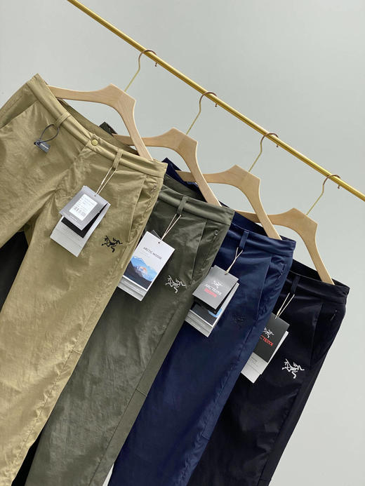 点此购买 始祖鸟LEVON PANT系列轻量男子休闲长裤 LL 281617 商品图6