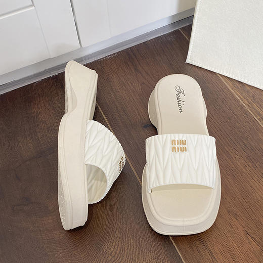 【韩版网红 厚底拖鞋女】夏季休闲外穿 新款纯色海边沙滩一字拖 商品图6