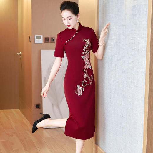 LC-2417修身显瘦改良版旗袍刺绣时尚优雅 商品图3