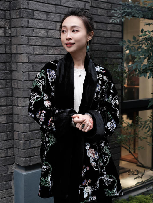 暂不上架限量款 | 真丝加密缎亮片串珠围巾式外套 商品图2