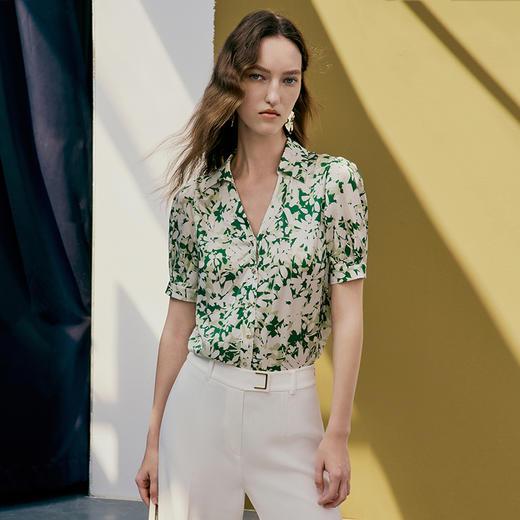 EITIE爱特爱夏季新款印花时尚气质V领显瘦衬衣7409101 商品图3