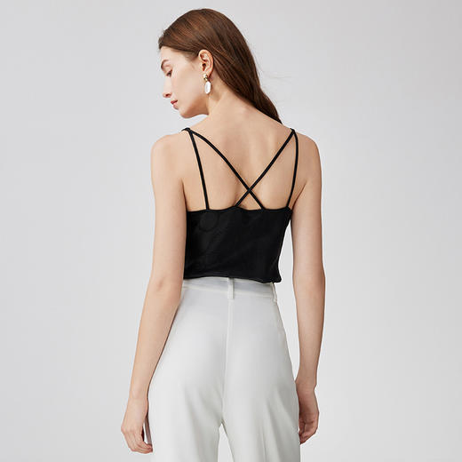EITIE爱特爱夏季新款纯色v领百搭显瘦吊带内搭小背心7413101 商品图5