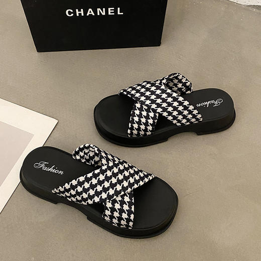 【韩版网红 厚底拖鞋女】夏季休闲外穿 新款纯色海边沙滩一字拖 商品图10