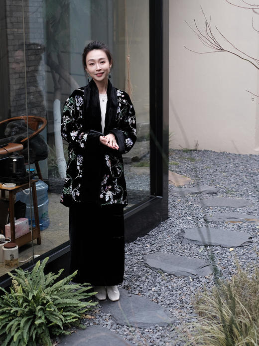 暂不上架限量款 | 真丝加密缎亮片串珠围巾式外套 商品图7