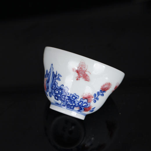 青花釉里红蝶恋花束腰杯 商品图4