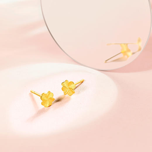 周六福四叶草黄金耳钉女计价足金幸运草耳饰首饰送女友礼物 商品图3