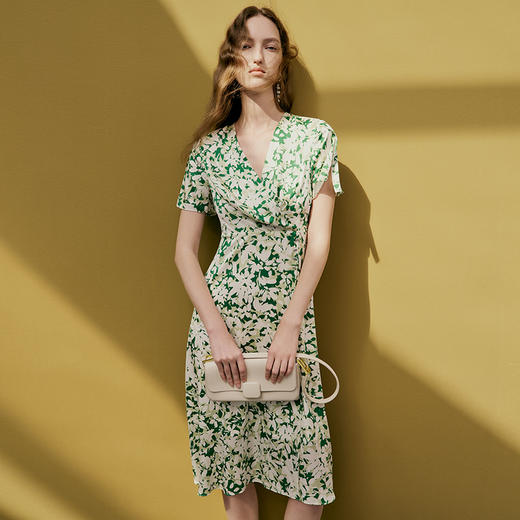 EITIE爱特爱夏季新款印花时尚气质V领显瘦高腰连衣裙7407107 商品图2