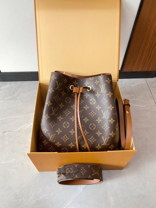 LV水桶包买包江湖地位名副其实的水桶包包的鼻祖 商品图7