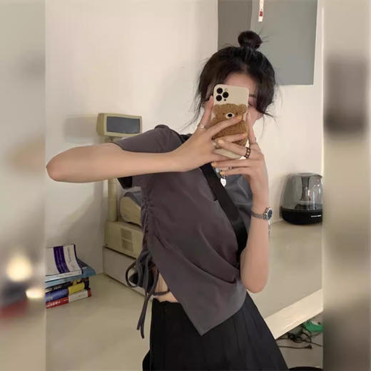 春夏季【设计感正肩短袖T恤】大码女装黑色胖mm遮肉显瘦 不规则短款辣妹上衣 商品图2