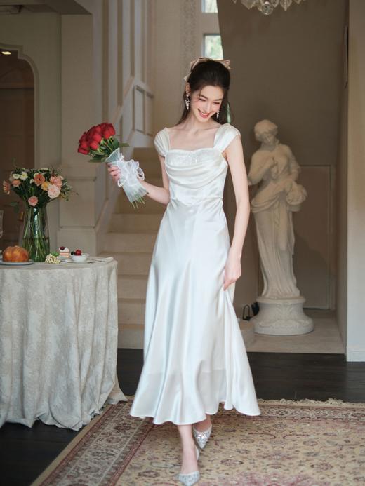 BeQueenStory【白玉水仙】设计感光泽飘逸优雅法式醋酸钉珠连衣裙 商品图5