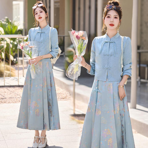 2024春新款时尚中式盘扣短外套印花压皱半身裙两件套套装XPHG98【预售7天】 商品图1