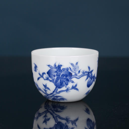 青花五福九桃大罗汉杯 商品图2