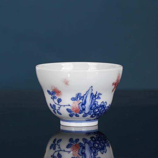 青花釉里红蝶恋花束腰杯 商品图1