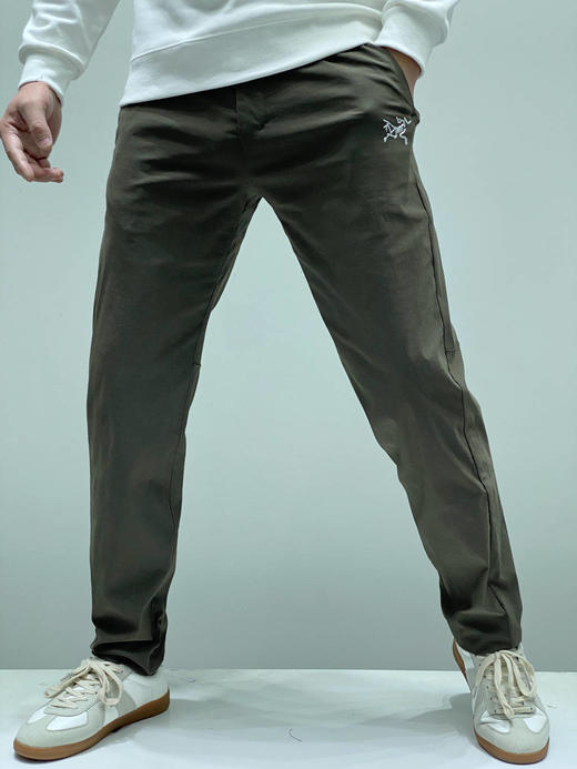 点此购买 始祖鸟LEVON PANT系列轻量男子休闲长裤 LL 281617 商品图2