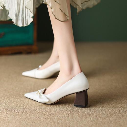 【预售5天】春夏季新款鞋子尖头粗跟高跟鞋蝴蝶结串珠浅口单鞋女AMN&TX08-89 商品图3